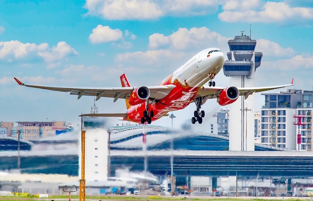 Vietjet tăng trưởng doanh thu 15% trong sáu tháng đầu năm 2024