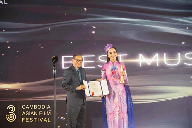 “Đoá hoa mong manh” của Đạo diễn -NSX Mai Thu Huyền tiếp tục ghi dấu ấn trên bản đồ điện ảnh thế giới