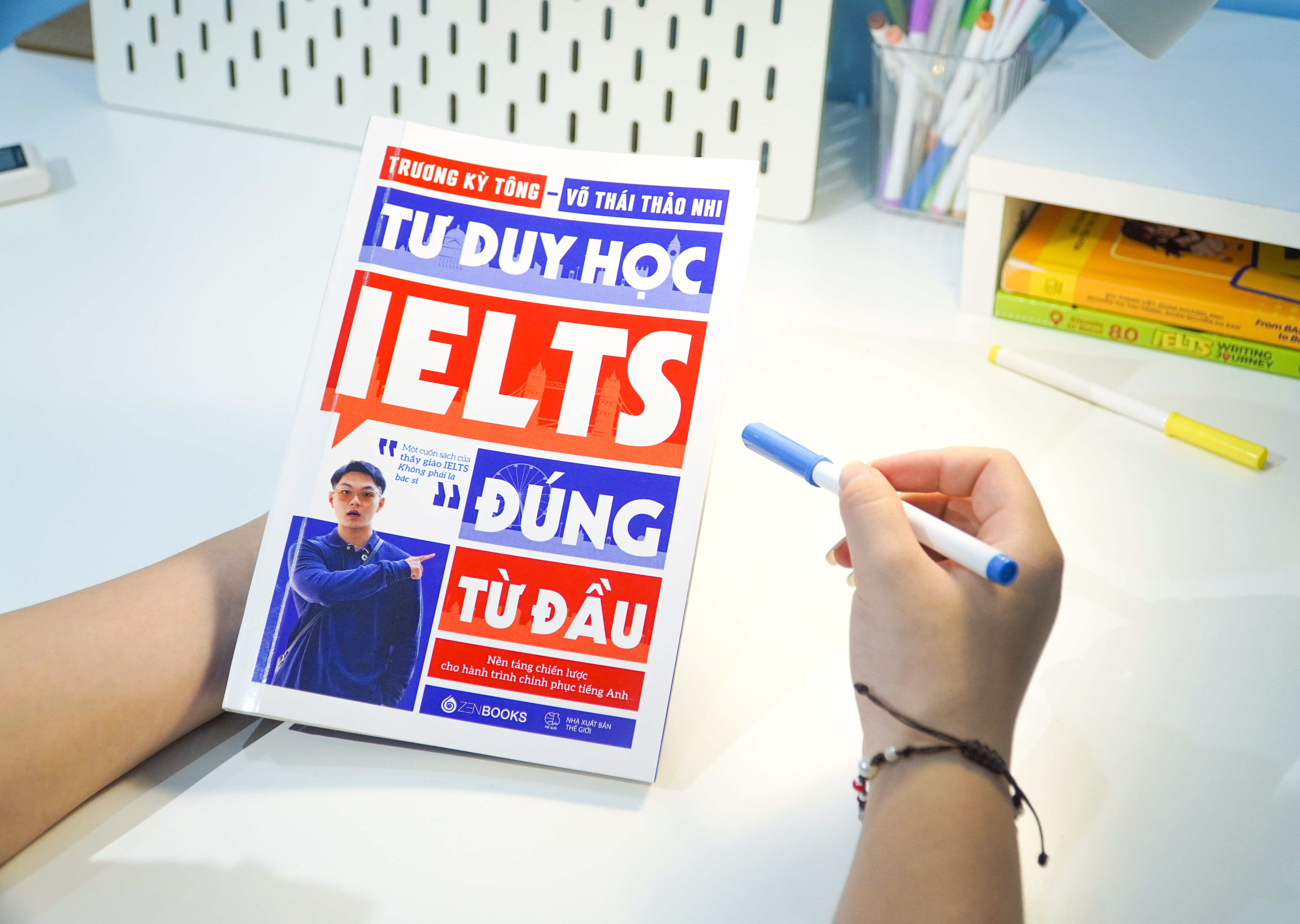 kham-pha-tu-duy-hoc-ielts-dung-tu-dau-cua-ban-tre-2k4-tu-chat-vat-voi-tieng-anh-den-ielts-85-TGNNT 1