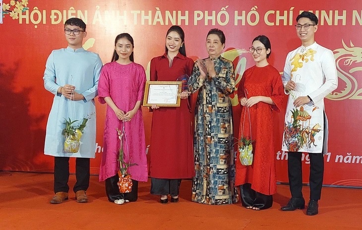 Phim Mẹ ơi, Bướm đây! của đạo diễn Lưu Huỳnh lại đoạt giải dù chưa ra rạp