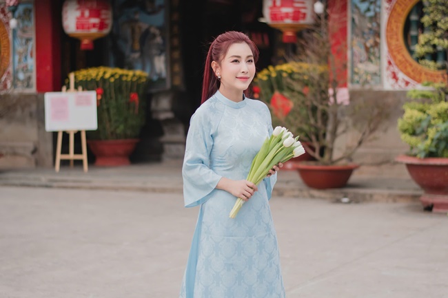 Diễn viên Hà Minh Ngọc khoe nhan sắc trẻ trung khi du xuân đầu năm