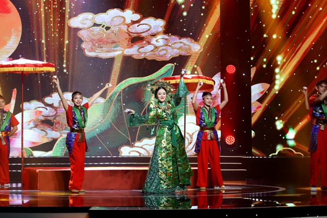 LE THU UYEN - DIEP KHUC TRI AM 8