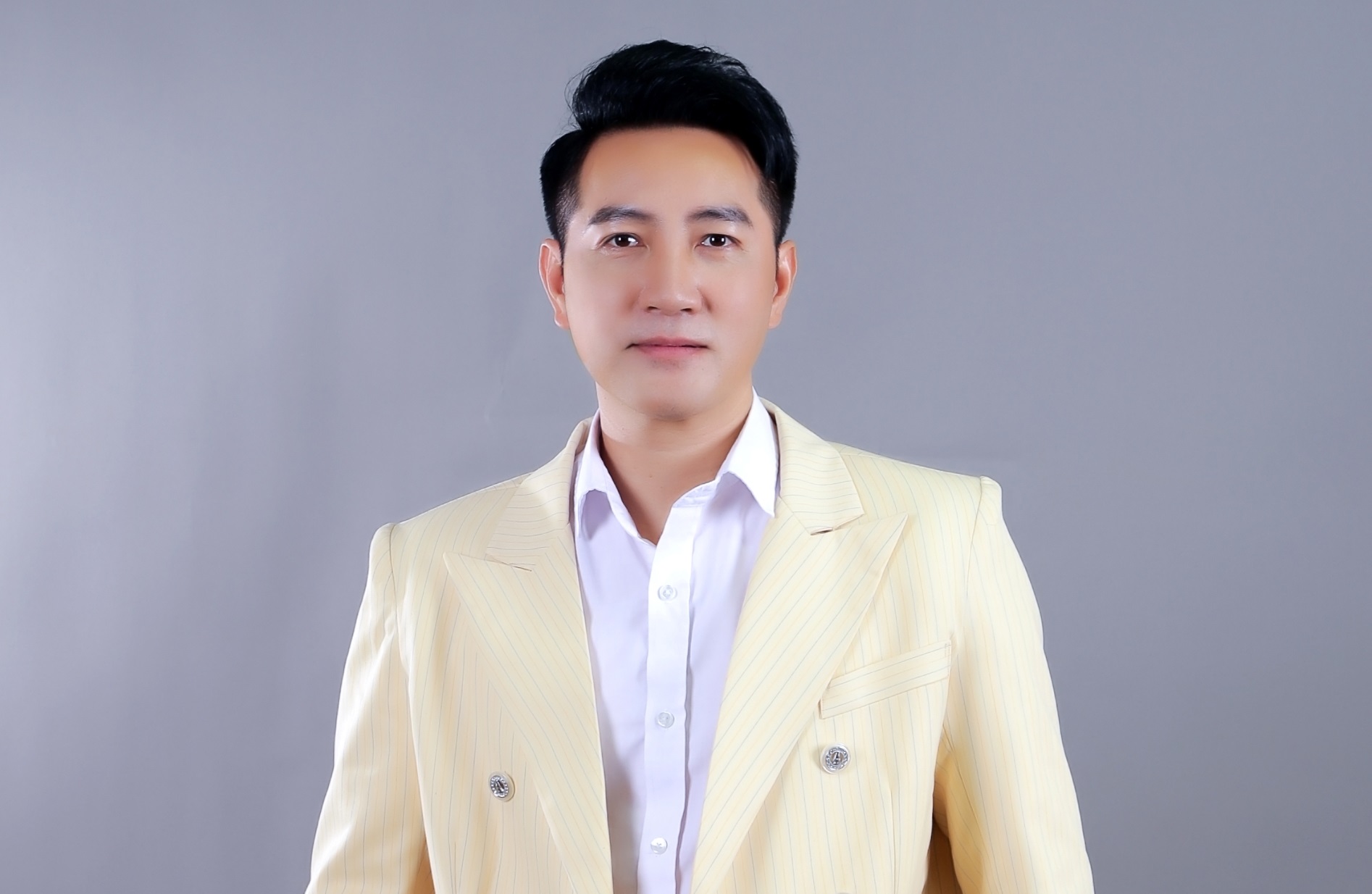 Ca sĩ Nguyễn Phi Hùng: Tôi trẻ vì lúc nào cũng nghĩ mình đang tuổi 23”