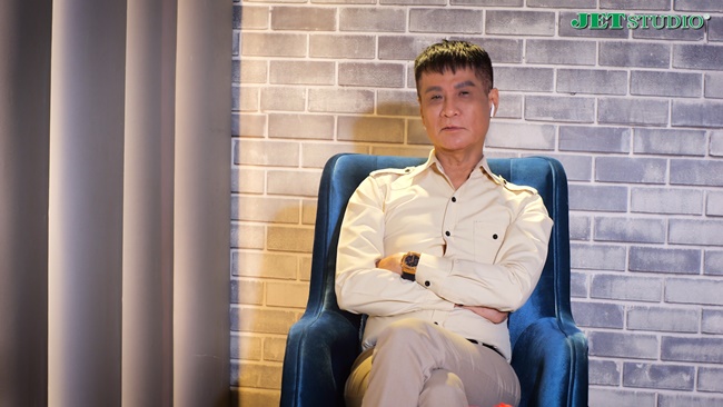 Đạo diễn Lê Hoàng: “Đàn ông ở Mỹ sẽ không dám bỏ vợ để theo thợ làm nail”