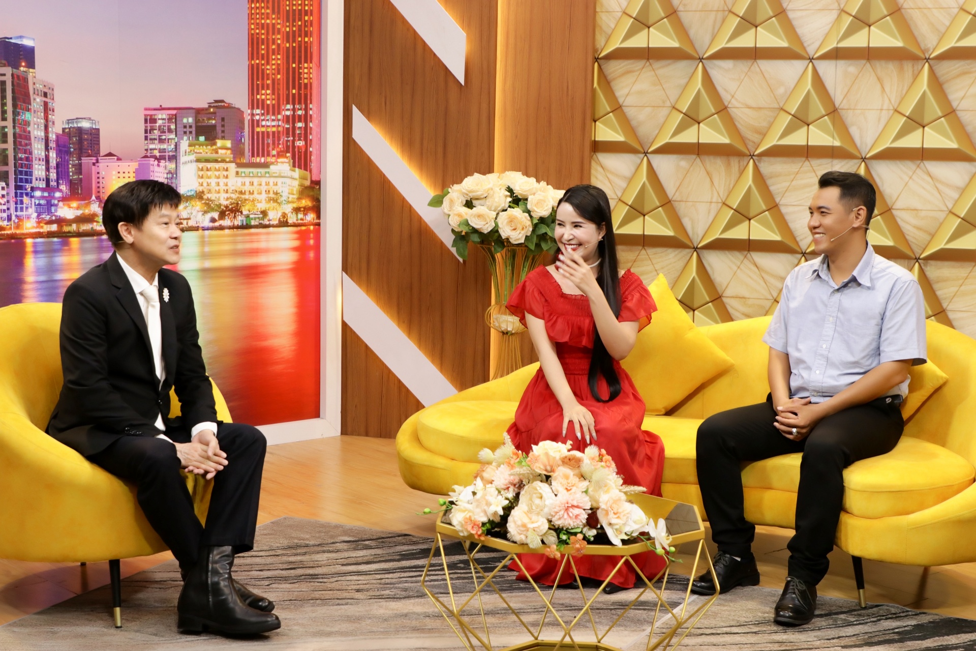 thuan-vo-thuan-chong-co-gai-quyet-theo-chong-kem-8-tuoi-du-gia-dinh-phan-doi-tgnguoinoitieng3