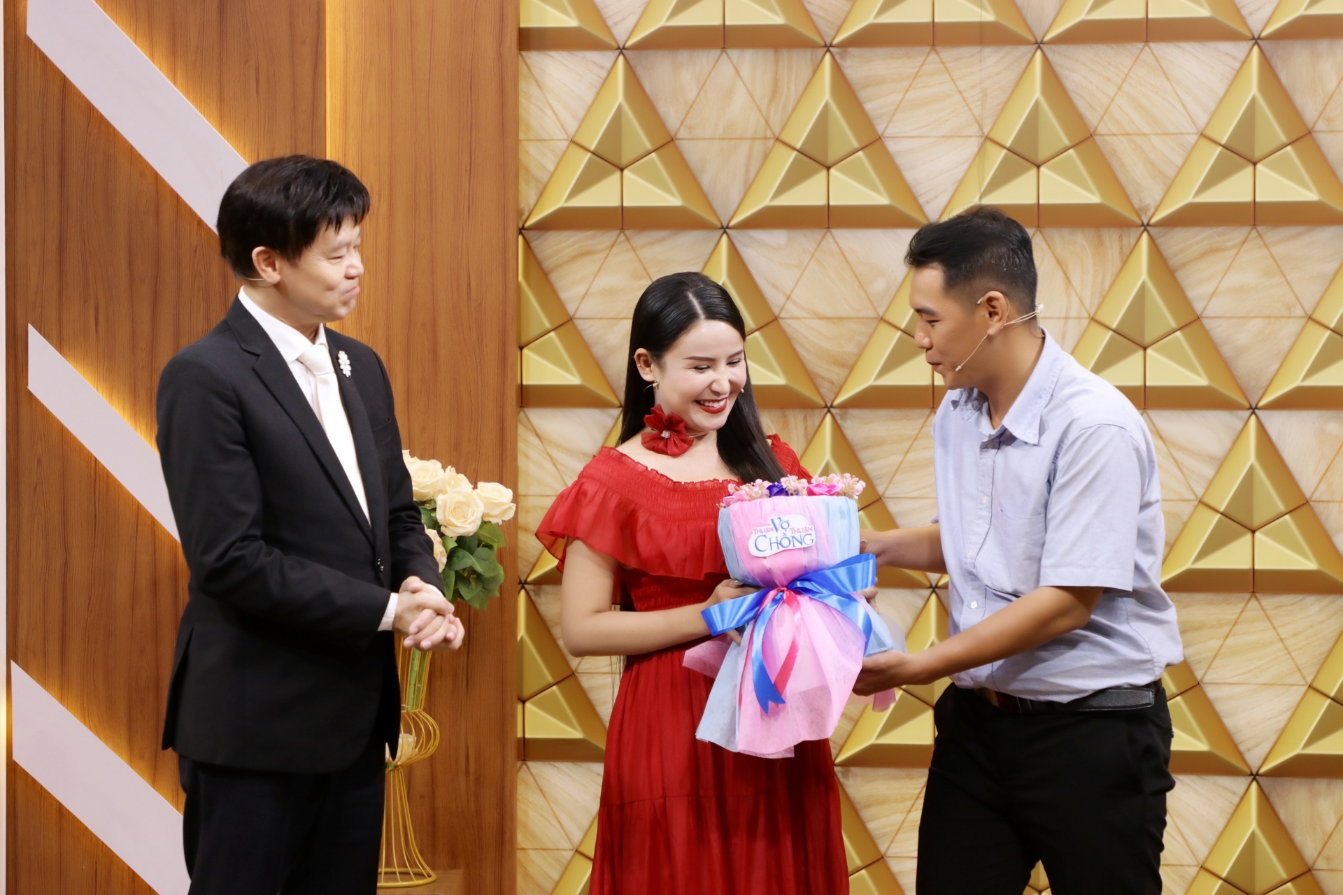 thuan-vo-thuan-chong-co-gai-quyet-theo-chong-kem-8-tuoi-du-gia-dinh-phan-doi-tgnguoinoitieng4