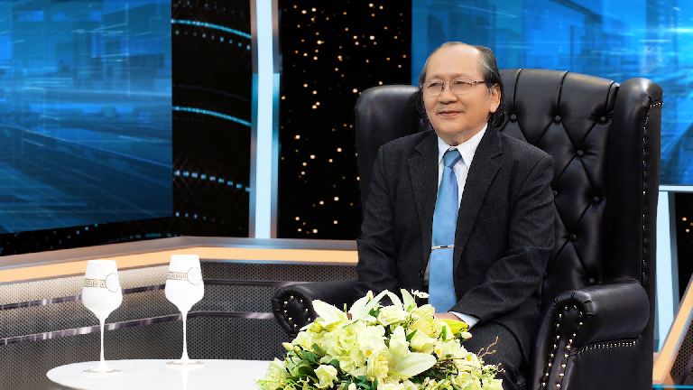 tien-si-nguyen-ngoc-quan-bat-mi-qdoc-chieuq-chu-nom-cua-nguoi-viet-tgnnt