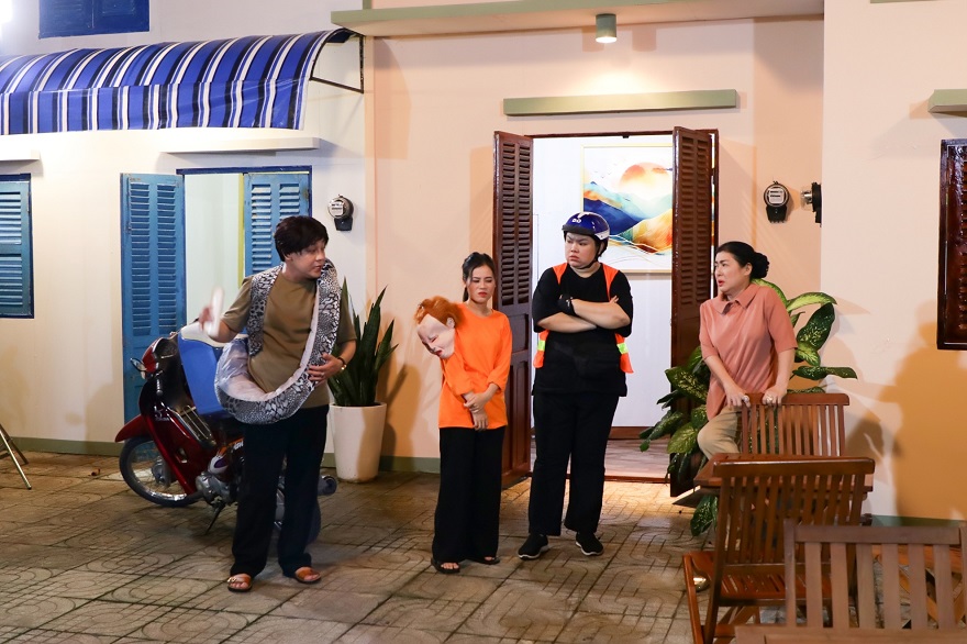 Phim Xóm Trọ Thanh Xuân: Thanh Thủy chuốc khổ vào thân khi nhận hàng giùm cho cả xóm trọ