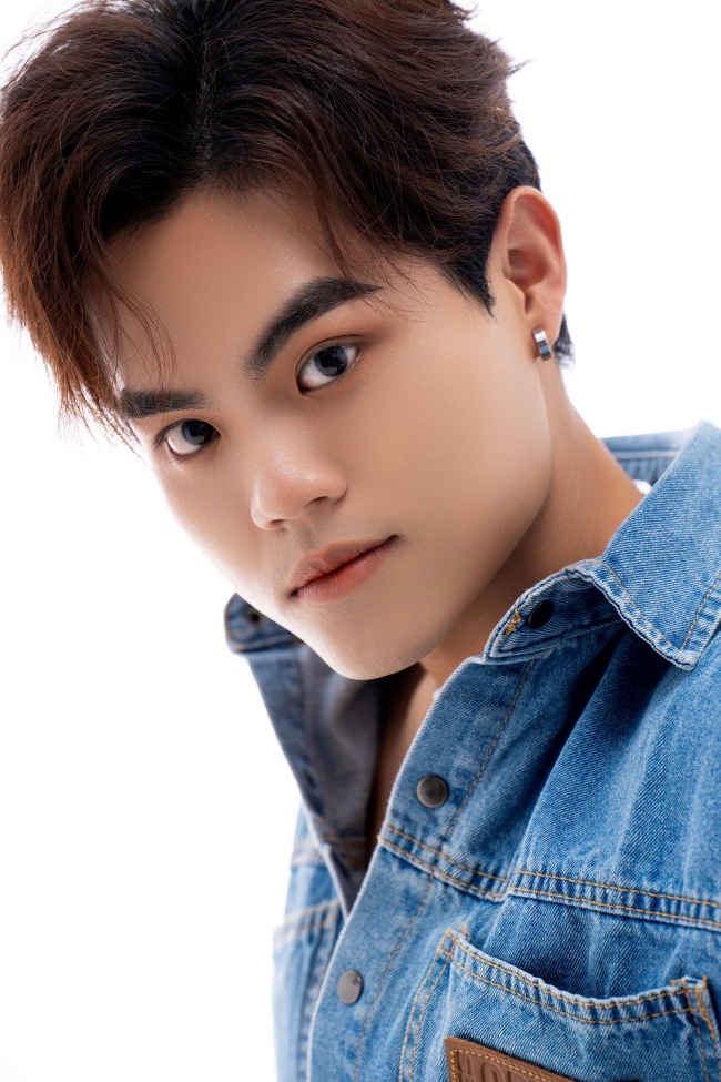 dien-vien-quang-anh-khoe-ve-dien-trai-trong-bo-anh-mung-tuoi-21-tgnguoinoitieng1