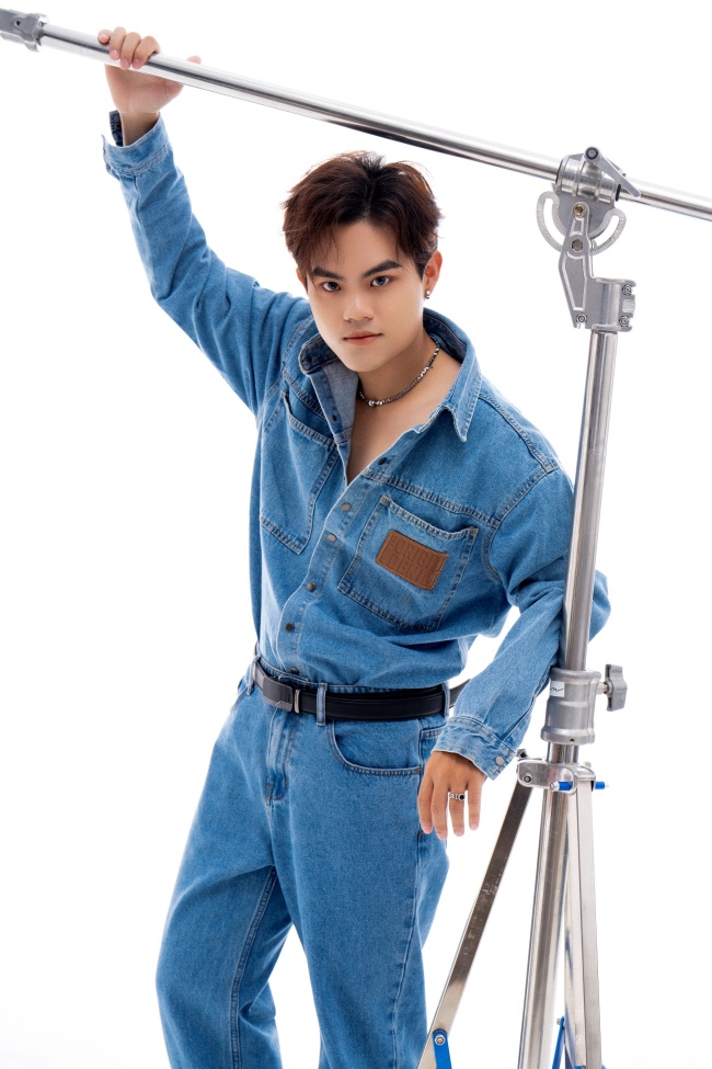 dien-vien-quang-anh-khoe-ve-dien-trai-trong-bo-anh-mung-tuoi-21-tgnguoinoitieng4