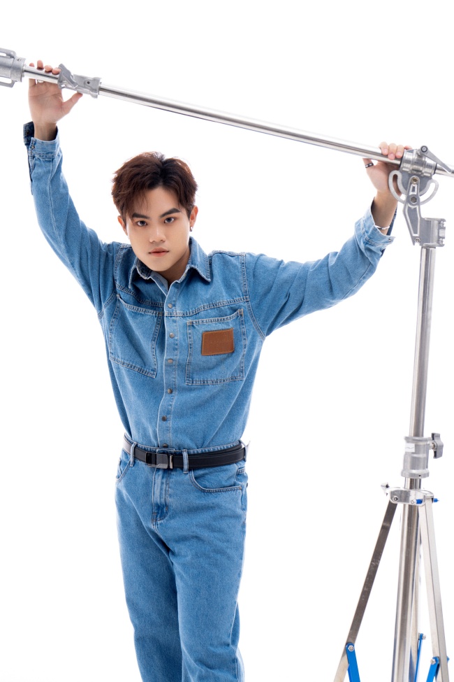 dien-vien-quang-anh-khoe-ve-dien-trai-trong-bo-anh-mung-tuoi-21-tgnguoinoitieng9