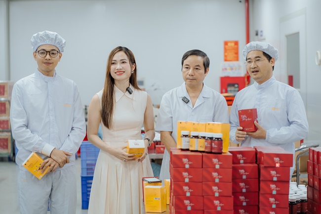 ceo-thuan-huyen-minh-huyen-ra-mat-bo-doi-thmh-queen-beauty-thmh-nano-curcumin-01