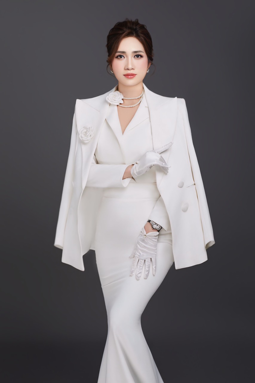 ceo-thuan-huyen-minh-huyen-ra-mat-bo-doi-thmh-queen-beauty-thmh-nano-curcumin-1