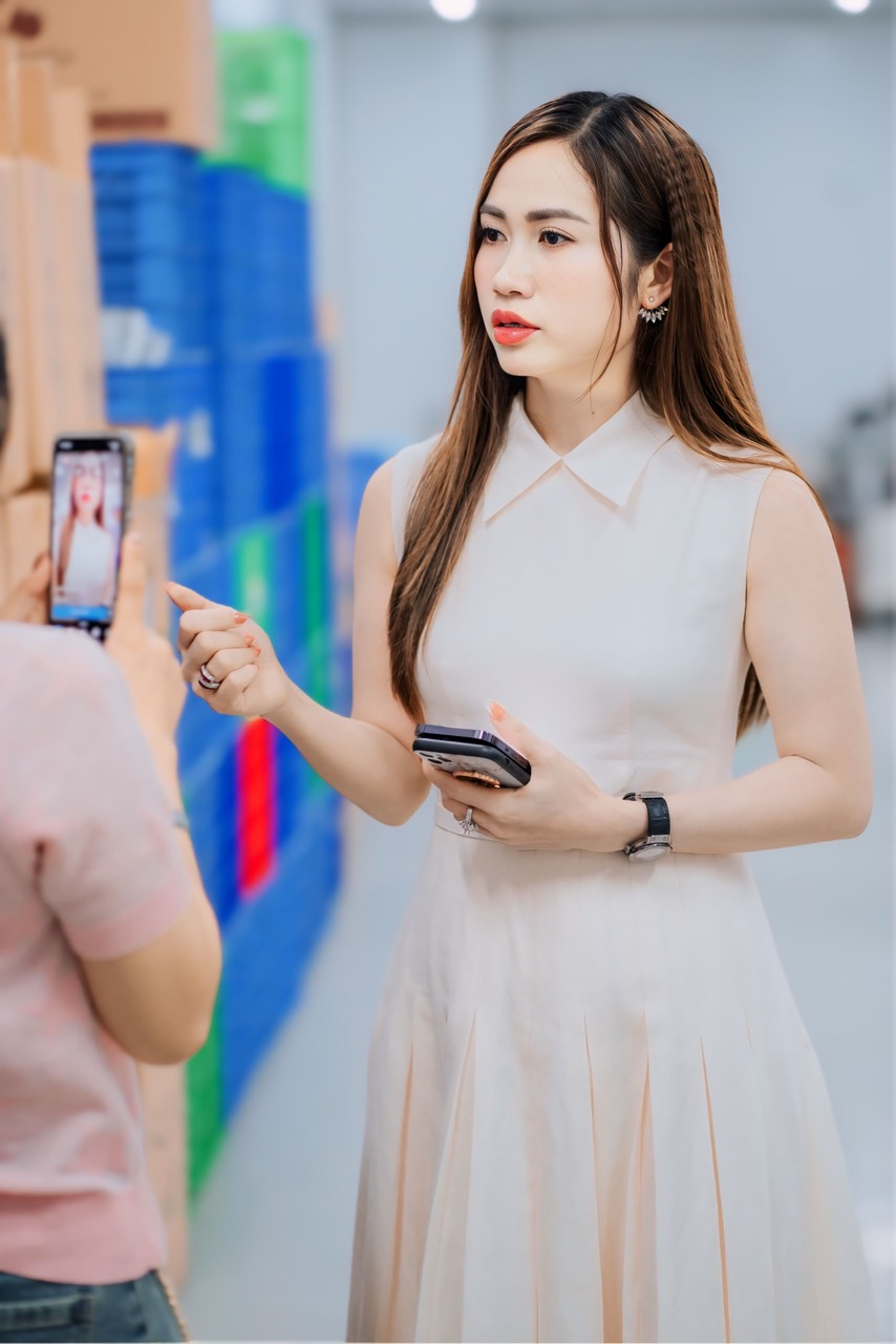 ceo-thuan-huyen-minh-huyen-ra-mat-bo-doi-thmh-queen-beauty-thmh-nano-curcumin-3