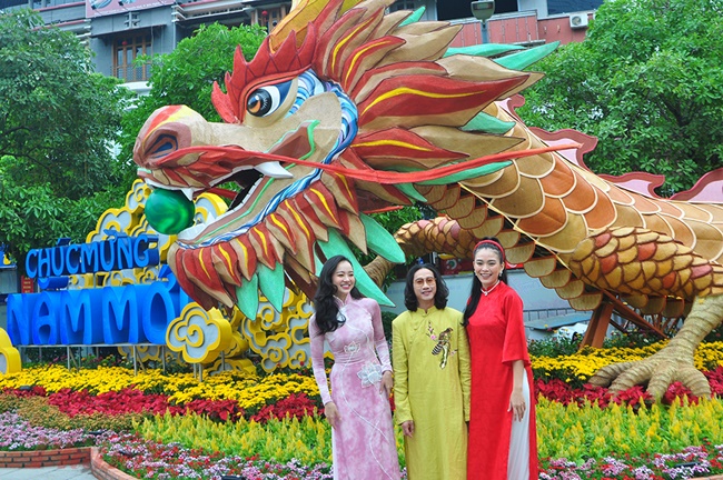 f2-fashion-a-freedom-nha-tai-tro-trang-phuc-cho-su-kien-khai-xuan-tai-duong-hoa-nguyen-hue-xuan-giap-thin-2024