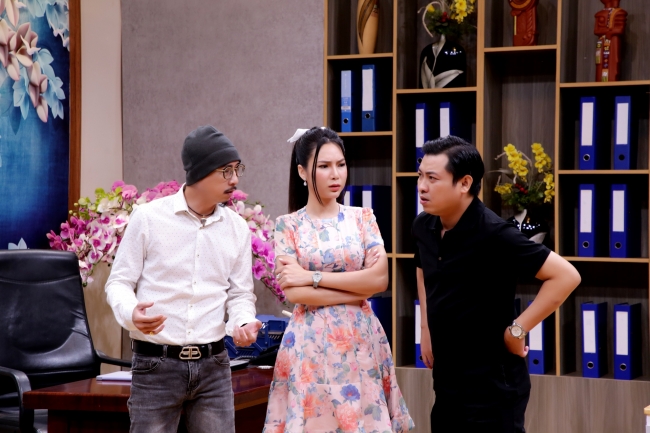 MC Phương Uyên khớp khi đóng phim cùng Hứa Minh Đạt trong Văn Phòng Hôn Nhân