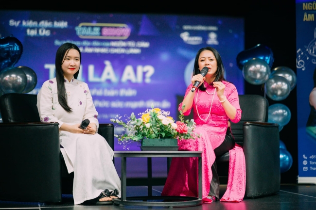 Diễn giả Tôn Nữ Diệu Trang dùng âm nhạc thay lời muốn nói trong sự kiện "Tôi là ai?"