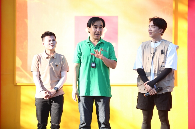 mc-quyen-linh-tang-phuc-xot-xa-hoan-canh-be-trai-mo-coi-me-mat-khi-dang-mang-thai-8-thang-tgnnt 3