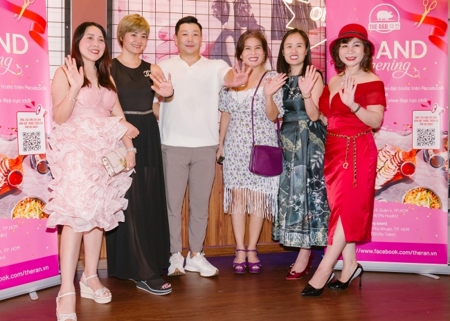 Hoa hậu Nguyễn Thị Nhuần, Nhà báo Lương Ngọc Hân dự khai trương nhà hàng The Rán Hàn Quốc