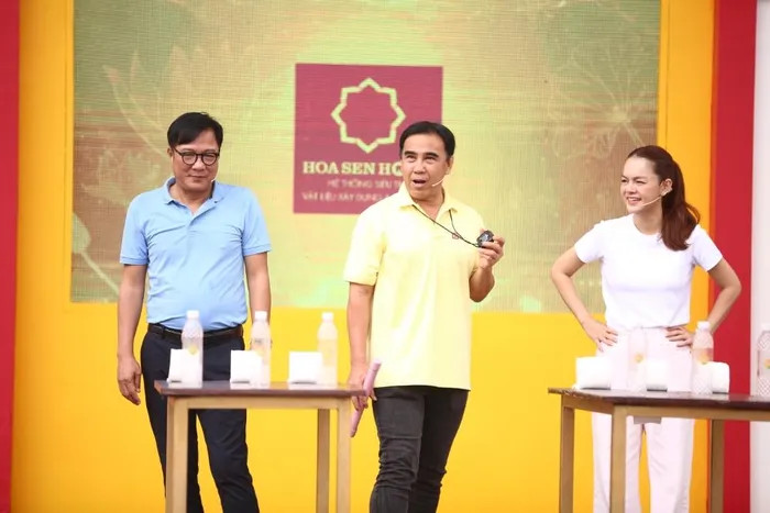 MC Quyền Linh, NSND Trọng Trinh cảm phục hình ảnh người ông còng lưng nuôi 4 cháu nhỏ