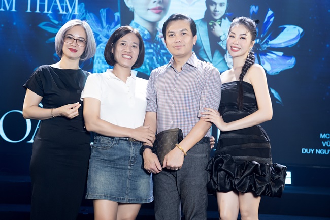 Mạnh Quỳnh đến chúc mừng minishow “Những bước chân âm thầm" của học trò Hoàng Tâm Anh