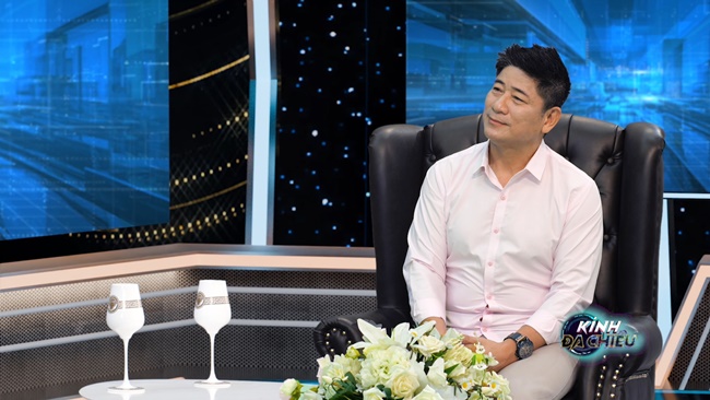 Đạo diễn dàn dựng Ngọc Tuấn: Người “khoác áo hoa” cho ban nhạc 300 người trong Festival hoa Đà Lạt