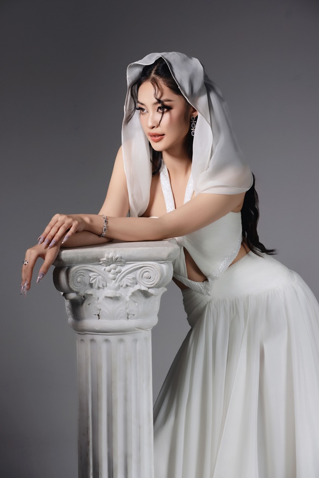 hoa-hau-nong-thuy-hang-gay-bat-ngo-nhan-sac-la-lam-sau-khi-nam-tien-TGNGUOINOITIENG9