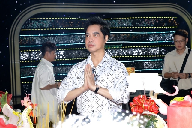 NSƯT Hồng Vân, ca sĩ Ngọc Sơn cùng các nghệ sĩ hướng về đồng bào miền Bắc 