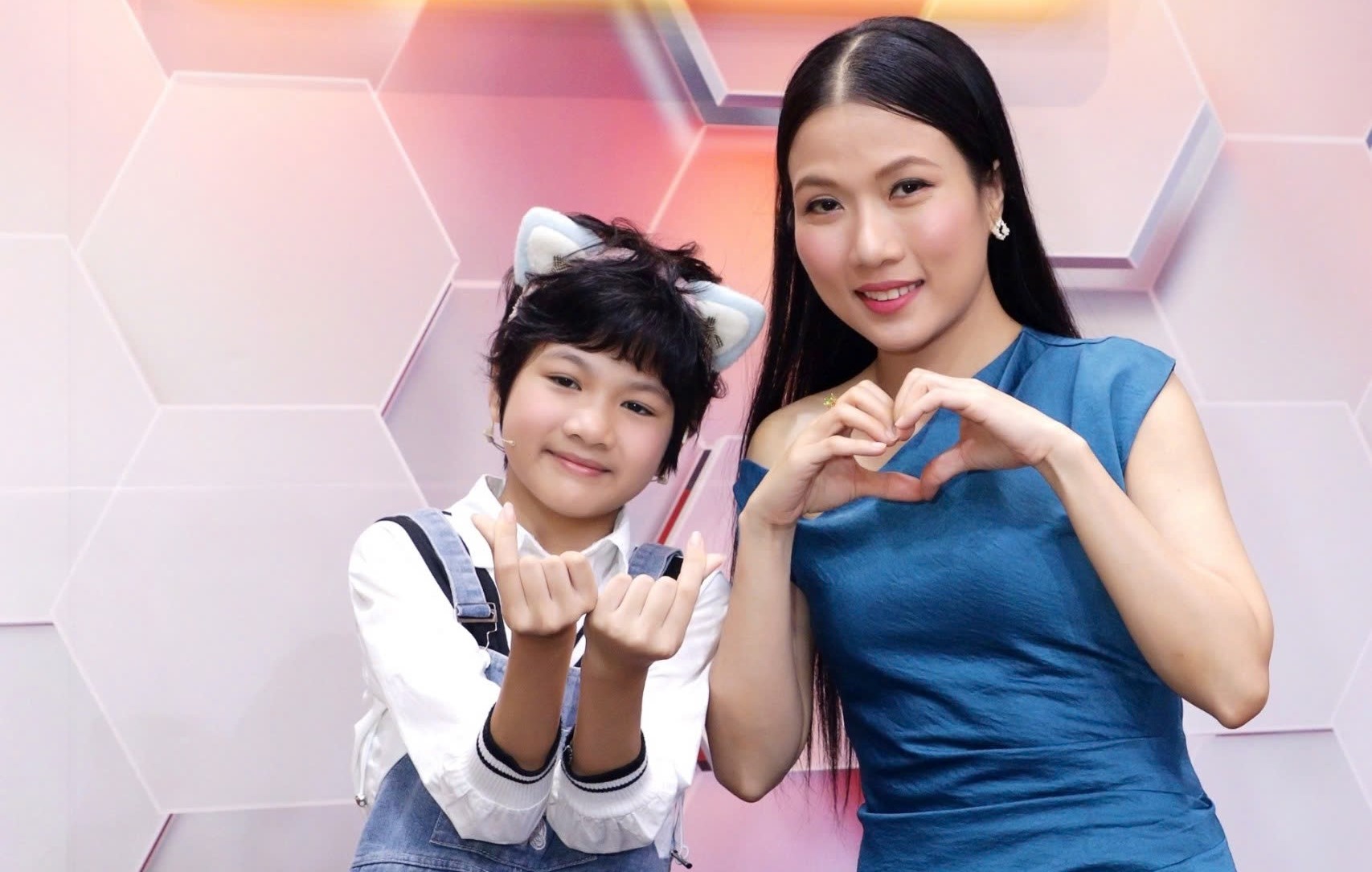 Con gái 12 tuổi của diễn viên Thùy Dương không muốn theo nghề của mẹ vì “rất cực”