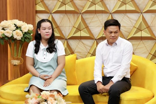 Cặp vợ chồng đi du lịch cùng chiếc “tạp hóa di động”