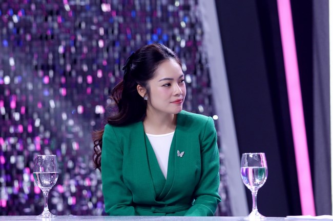 Dương Cẩm Lynh nhắc lại sai lầm tiền bạc trong quá khứ, giao dịch không “giấy trắng mực đen”