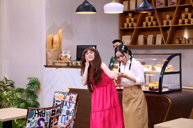 cua-hieu-ngot-ngao-hoang-meo-xuat-hien-tiem-banh-cua-tra-ngoc-bi-boc-phot-tran-lan-tgnguoinoitieng10