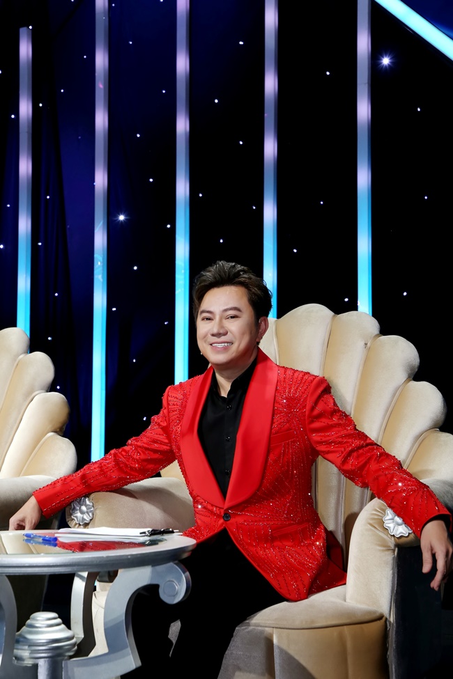 duy-zuno-jee-tran-thoi-lan-gio-moi-vao-nhac-trinh-khien-long-nhat-xuc-dong-khong-thot-nen-loi-TGNGUOINOITIENG12