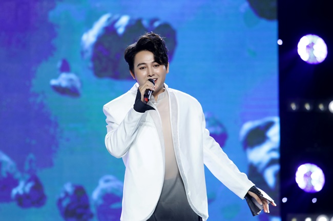 duy-zuno-jee-tran-thoi-lan-gio-moi-vao-nhac-trinh-khien-long-nhat-xuc-dong-khong-thot-nen-loi-TGNGUOINOITIENG3