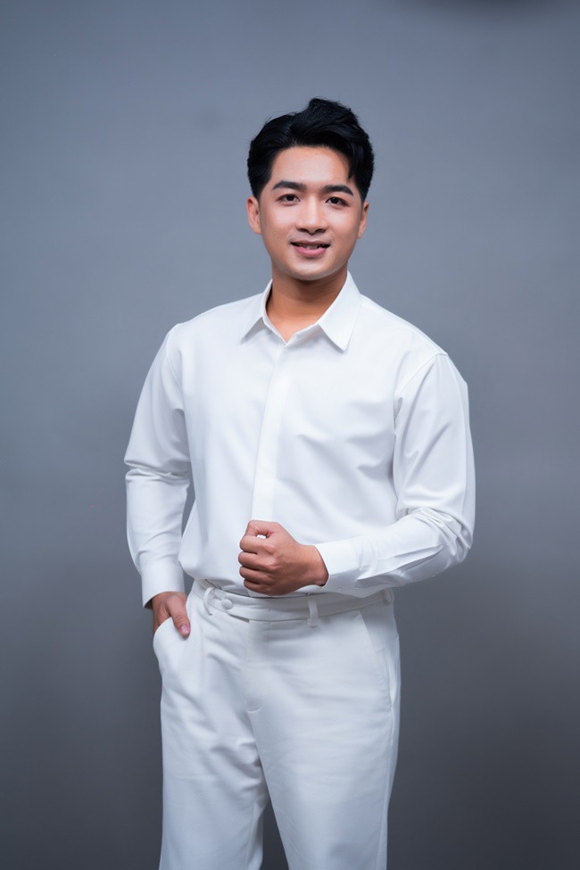 quoc-phu-pham-tuan-kha-doi-mat-thu-thach-huynh-nhu-phan-khich-khi-hat-nhac-vinh-su-tgnguoinoitieng 11