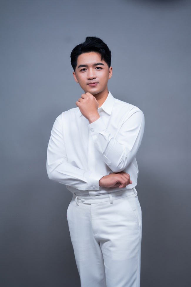 quoc-phu-pham-tuan-kha-doi-mat-thu-thach-huynh-nhu-phan-khich-khi-hat-nhac-vinh-su-tgnguoinoitieng10