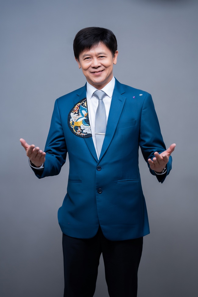 quoc-phu-pham-tuan-kha-doi-mat-thu-thach-huynh-nhu-phan-khich-khi-hat-nhac-vinh-su-tgnguoinoitieng7