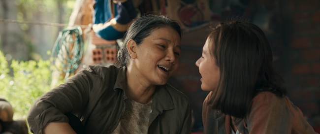 nsut-chieu-xuan-va-le-tuan-khang-chinh-thuc-xuat-hien-hai-huoc-trong-trailer-moi-cua-lat-mat-8-vong-tay-nang-tnguinoitieng 1