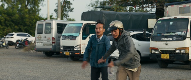 NSƯT Chiều Xuân ,Lê Tuấn Khang chính thức xuất hiện hài hước trong trailer mới Lật Mặt 8: Vòng Tay Nắng