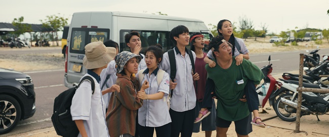 nsut-chieu-xuan-va-le-tuan-khang-chinh-thuc-xuat-hien-hai-huoc-trong-trailer-moi-cua-lat-mat-8-vong-tay-nang-tnguinoitieng 5