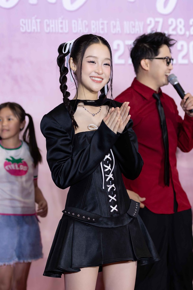ly-hai-tu-nguyen-chieu-phim-lat-mat-8-mien-phi-cho-hon-1000-khan-gia-TGNGUOINOITIENG 71