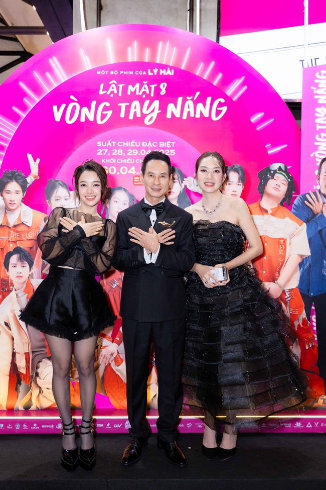 khan-gia-xuc-dong-tai-cong-chieu-lat-mat-8-nang-gat-ngoai-kia-nhung-phim-thi-diu-dang-TGNGUOINOITIENG 214