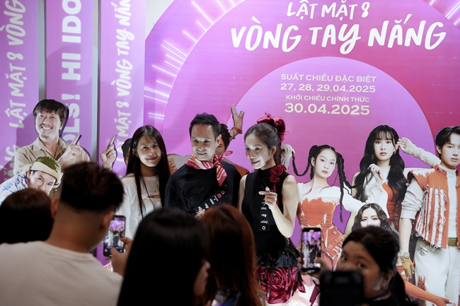 con-mua-loi-khen-cua-khan-gia-danh-cho-lat-mat-8-vong-tay-nang-cua-dao-dien-ly-hai-tgnguoinoitieng 8