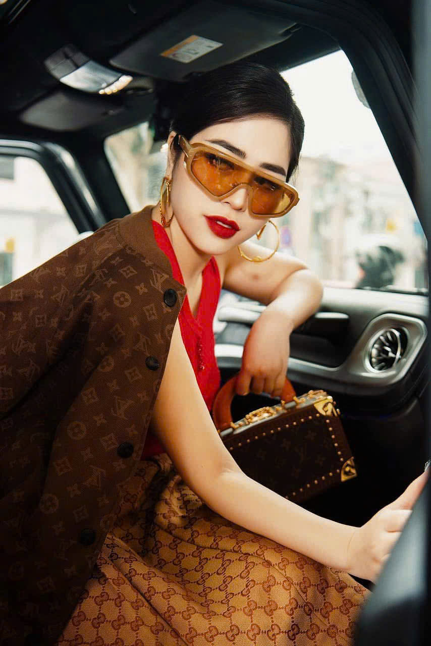 ban-linh-kinh-doanh-cua-bong-hong-thep-a-hau-doanh-nhan-que-anh-TGNGUOINOITIENG47