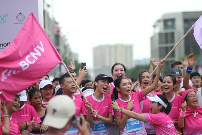 nhung-chiec-non-hong-va-hanh-trinh-tiep-lua-cho-benh-nhan-k-tgnguoinoitieng4