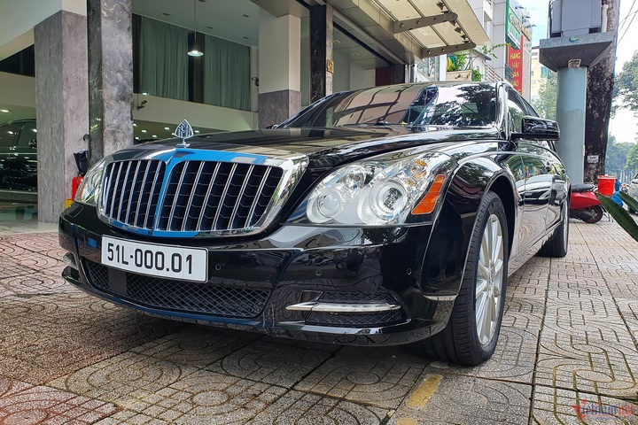 Maybach 62S hàng hiếm mang biển số tứ quý giá 10 tỷ tại Sài Gòn