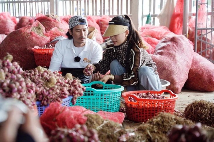 Huy Khánh mưu sinh và sống thật