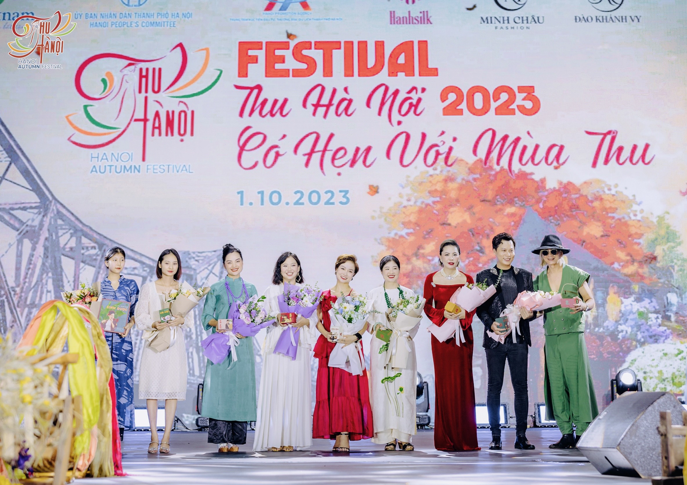 ntk-giang-kyo-va-a-hau-dien-gia-julia-nguyen-lam-tong-dao-dien-show-thoi-trang-festival-thu-ha-noi-3