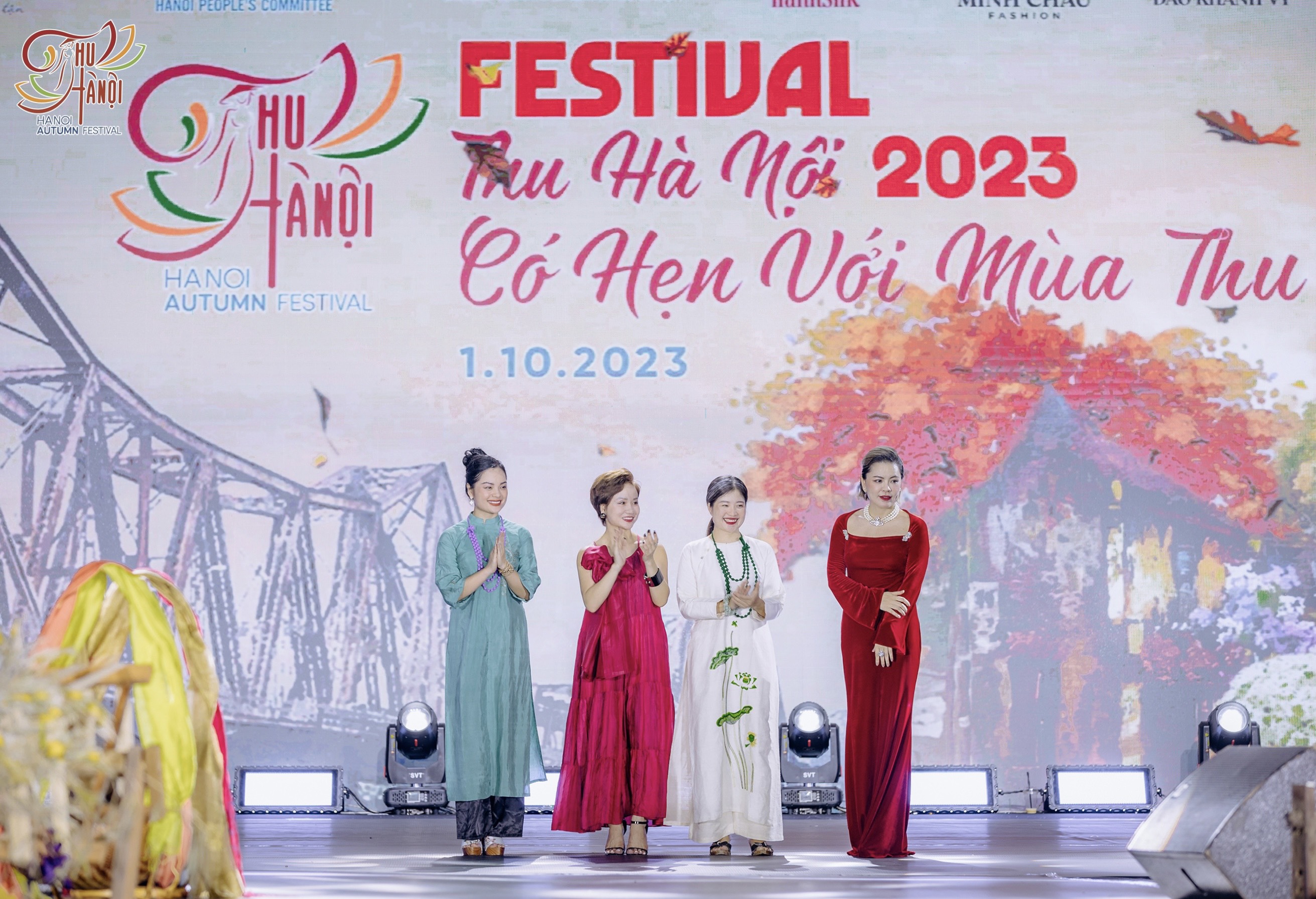 ntk-giang-kyo-va-a-hau-dien-gia-julia-nguyen-lam-tong-dao-dien-show-thoi-trang-festival-thu-ha-noi-hp