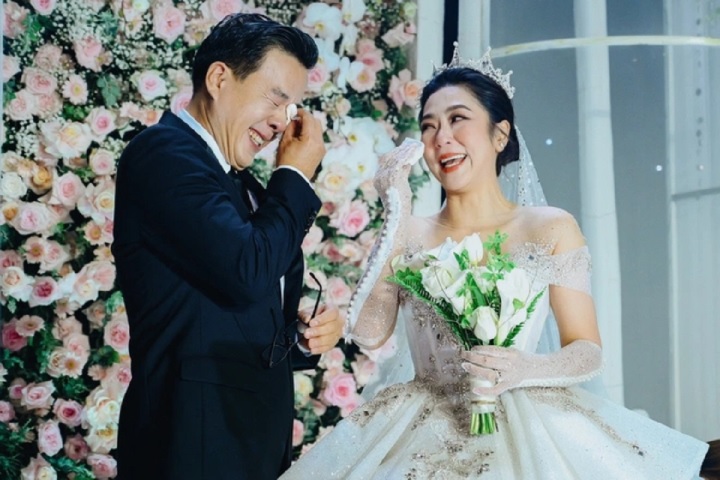 Ca sĩ Hà Thanh Xuân tiết lộ chưa hề đăng ký kết hôn và đã chia tay 'Vua cá koi'